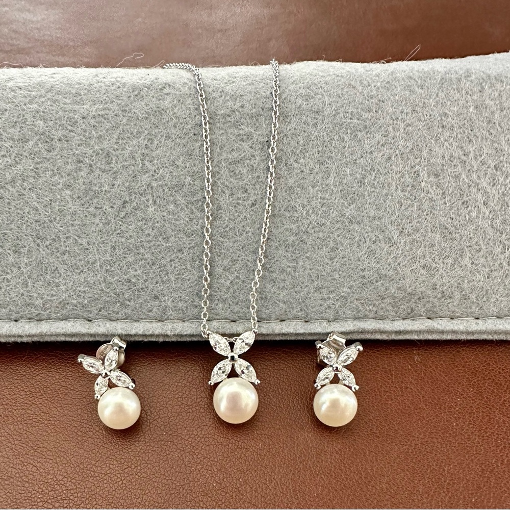 Costume Pearl Jewelry Set